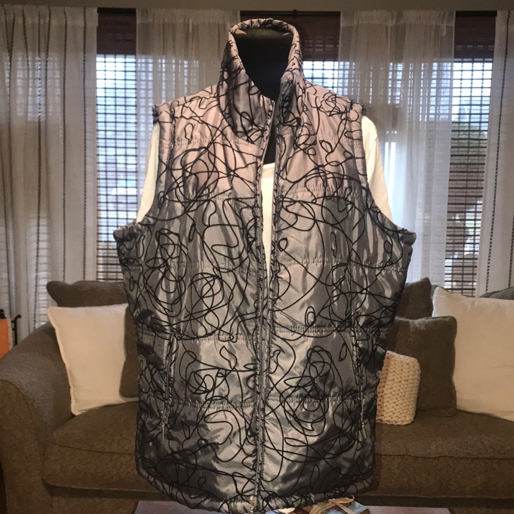 Black and gray vest - Picture 1 of 2